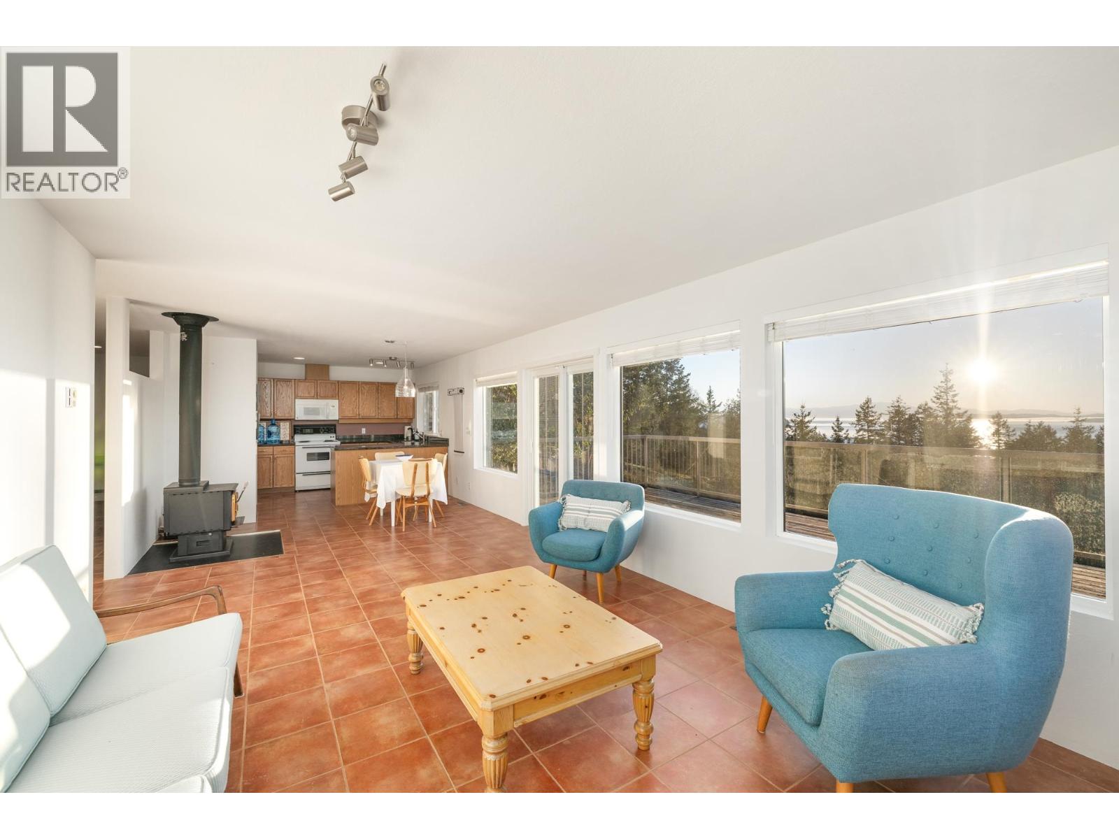 10339 SUNSHINE COAST HIGHWAY, Halfmoon Bay