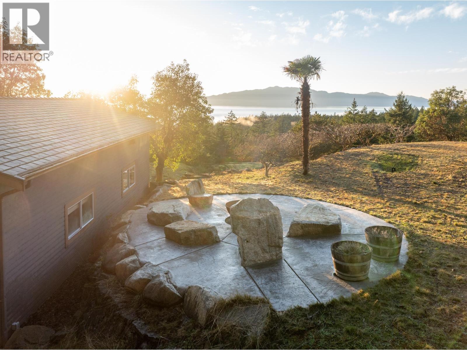 10339 SUNSHINE COAST HIGHWAY, Halfmoon Bay