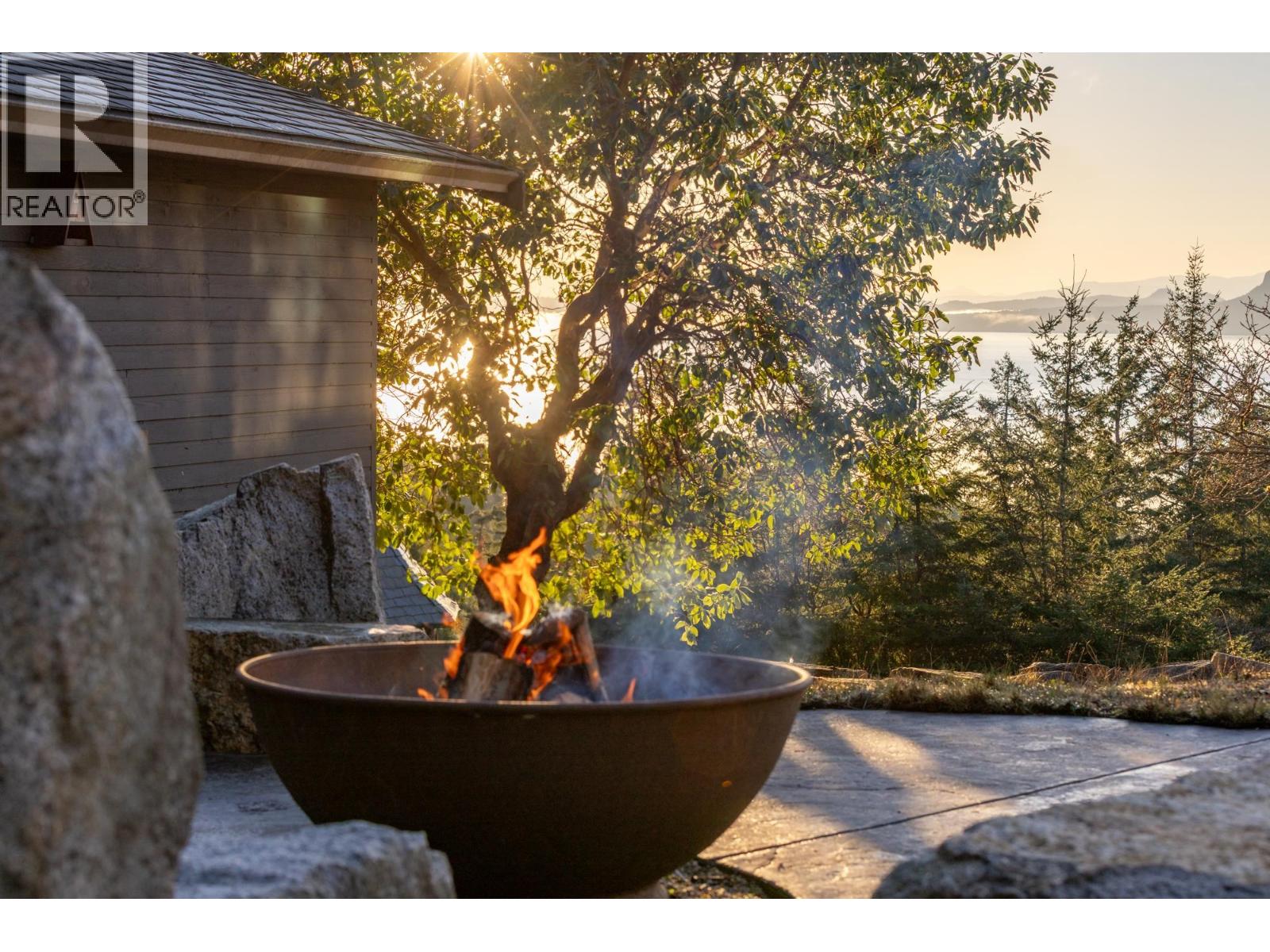 10339 SUNSHINE COAST HIGHWAY, Halfmoon Bay