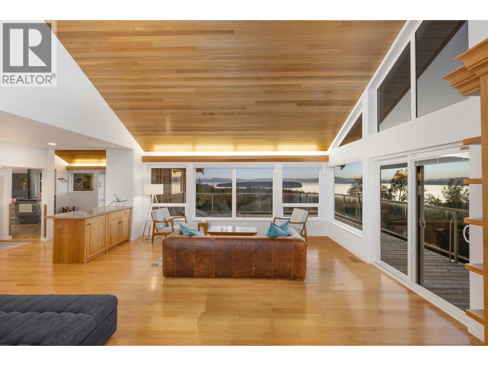 10339 SUNSHINE COAST HIGHWAY, Halfmoon Bay