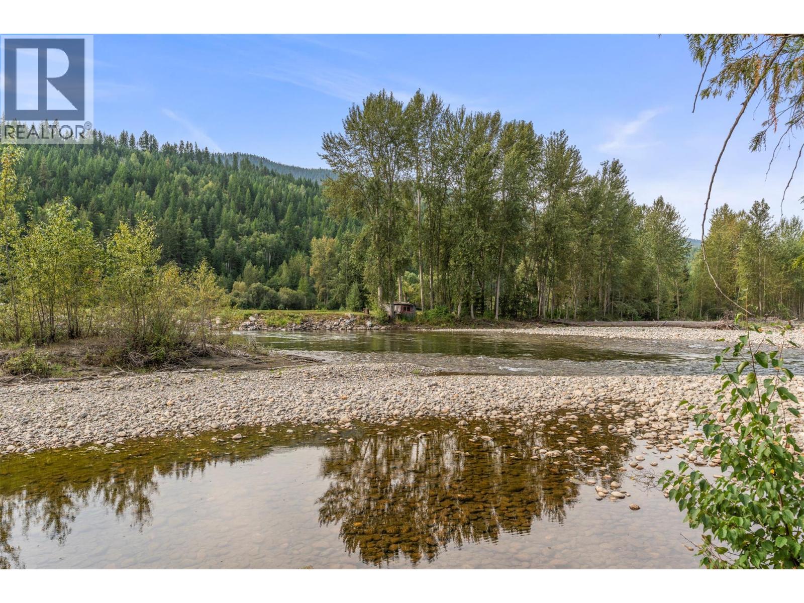 995 Shuswap River Drive - Photo 5 of 67, Lumby, British Columbia