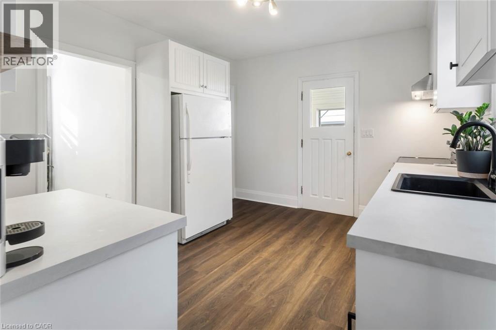 22 BERTRAM Street - Photo 5 of 22, St. Catharines, Ontario