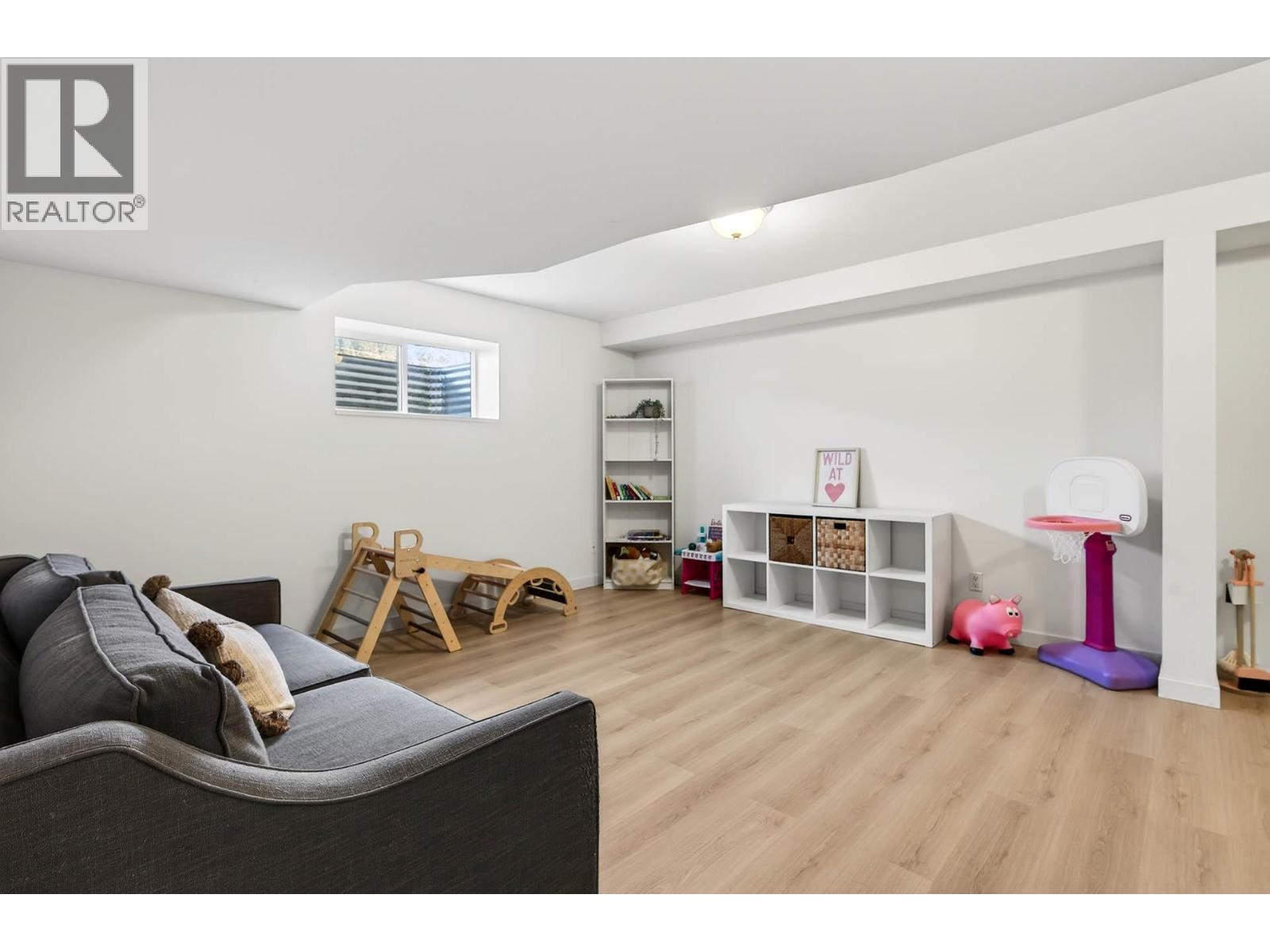 370 WYNDHAVEN PLACE - 38