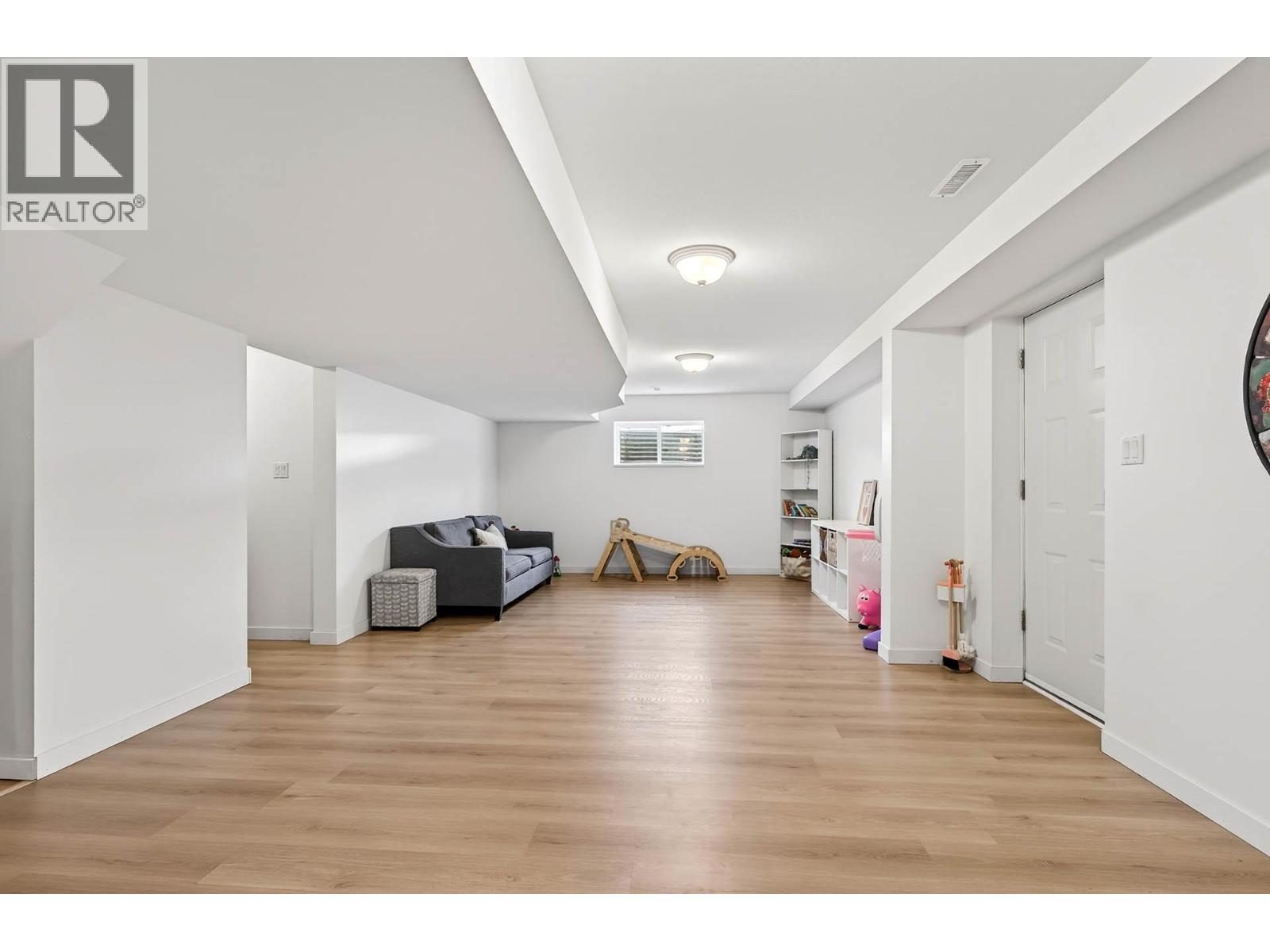 370 WYNDHAVEN PLACE - 37