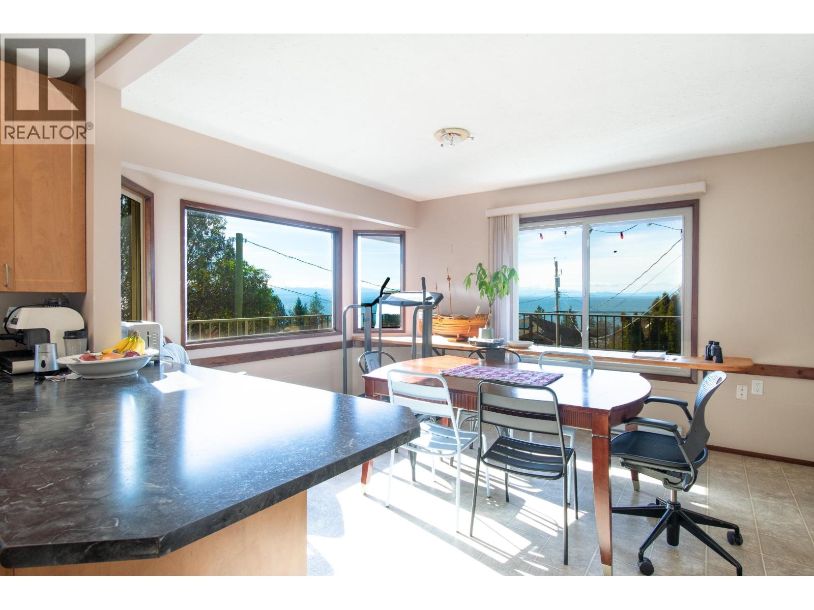 4902 LAUREL AVENUE, Sechelt