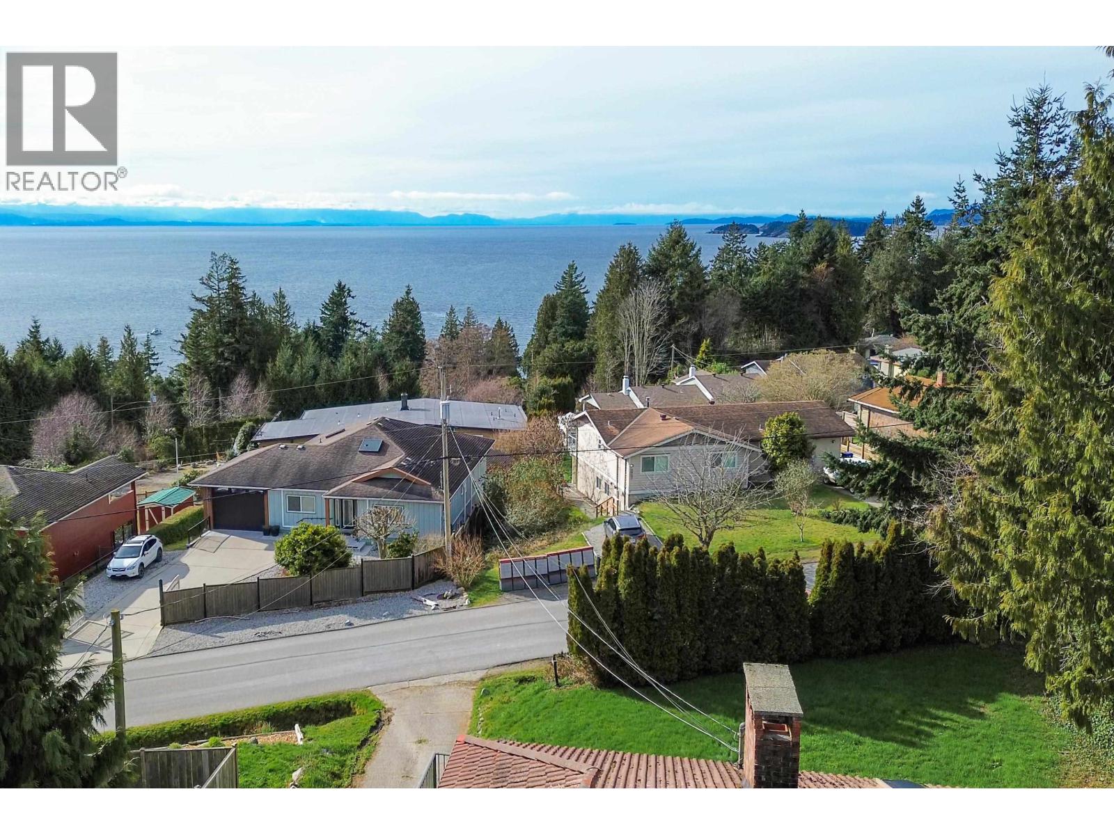 4902 LAUREL AVENUE, Sechelt