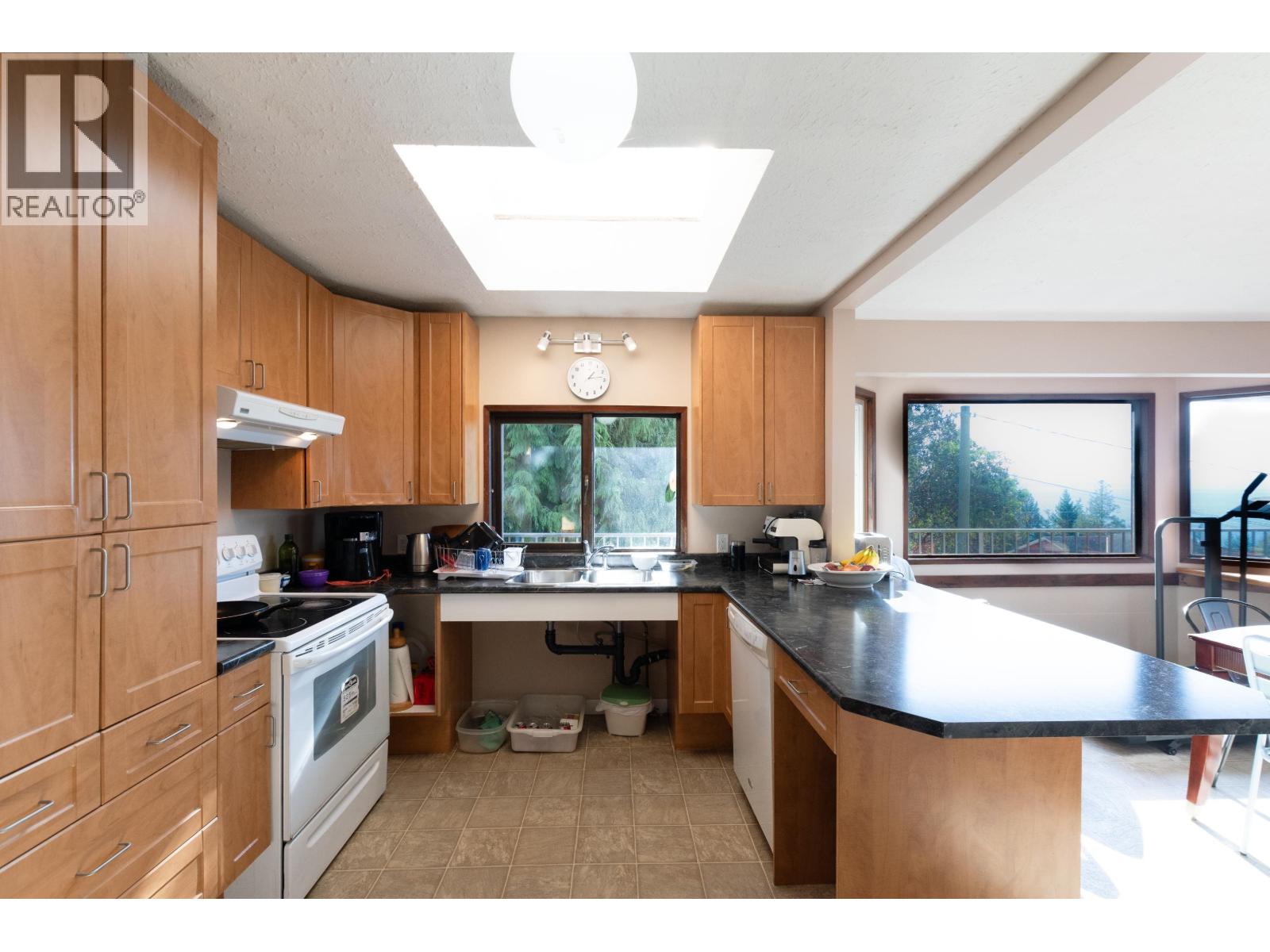 4902 LAUREL AVENUE, Sechelt