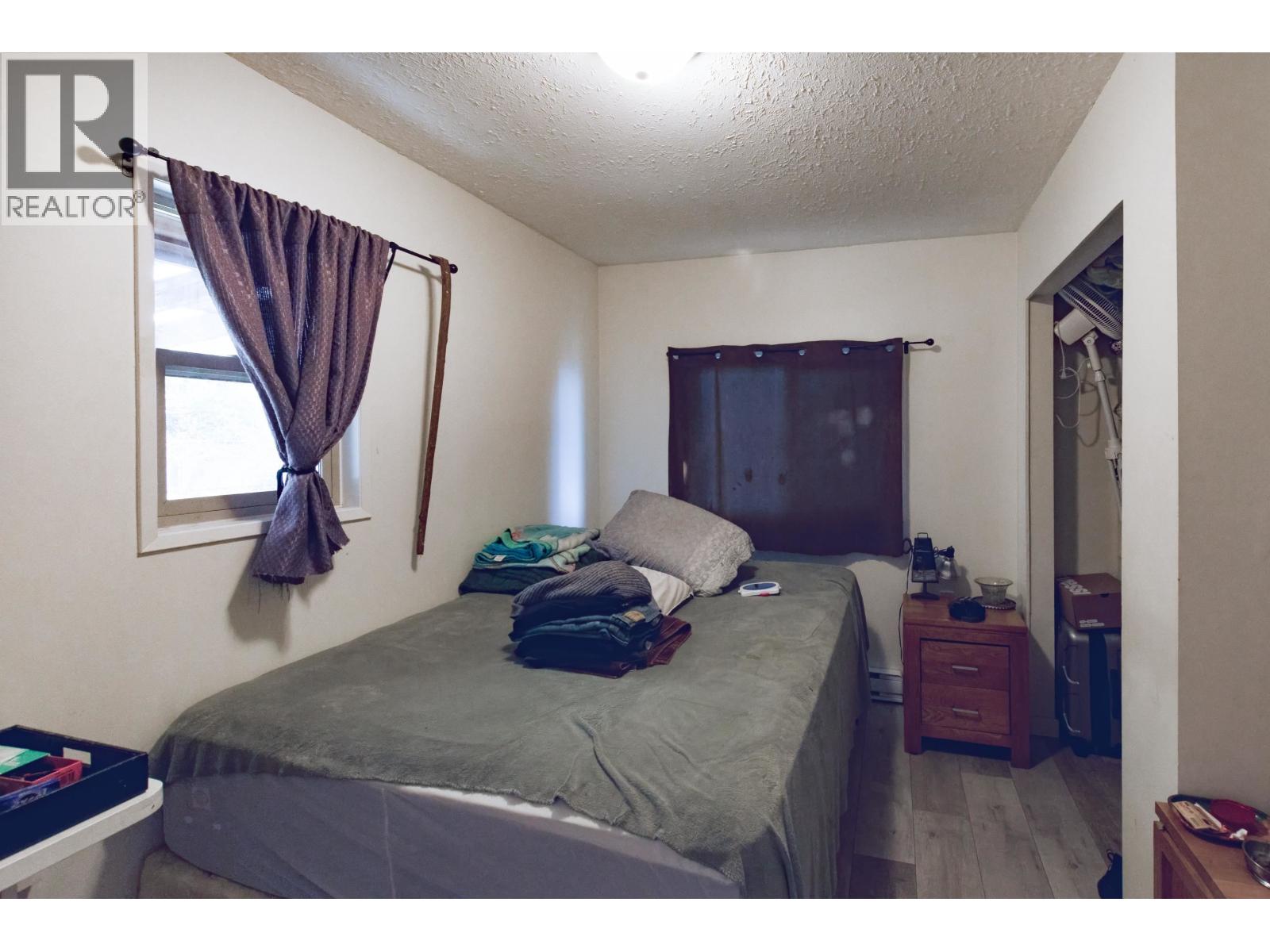 4902 LAUREL AVENUE, Sechelt