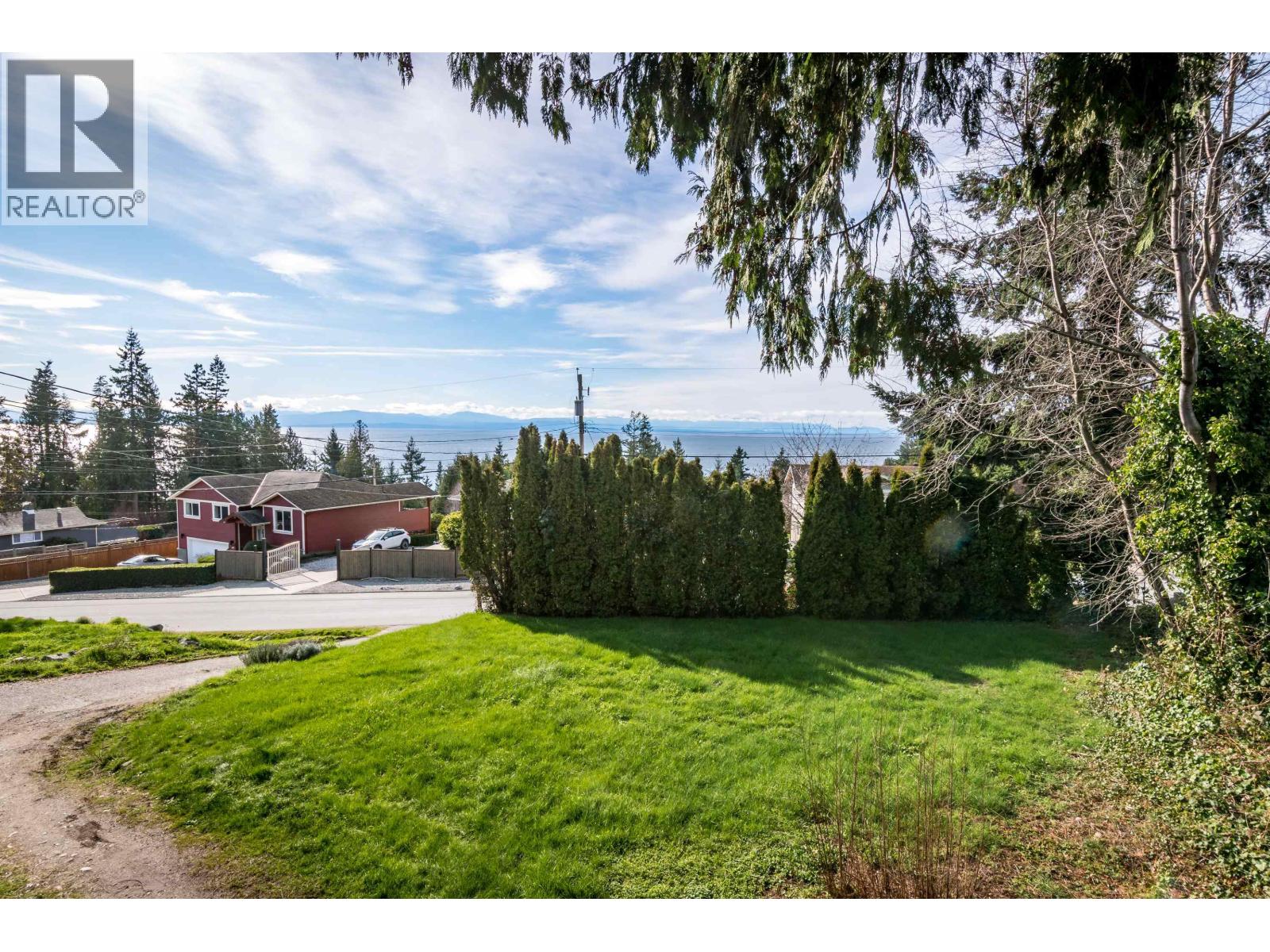 4902 LAUREL AVENUE, Sechelt