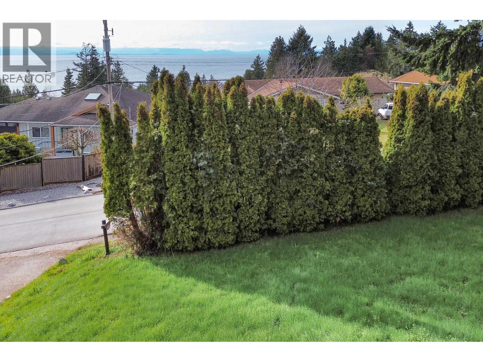 4902 LAUREL AVENUE, Sechelt