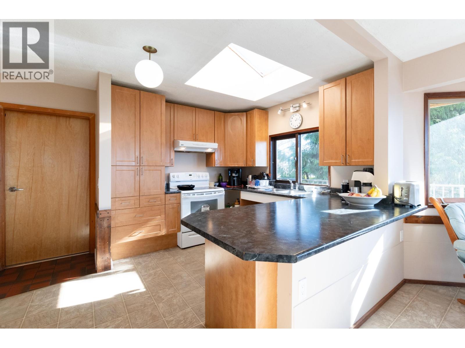 4902 LAUREL AVENUE, Sechelt