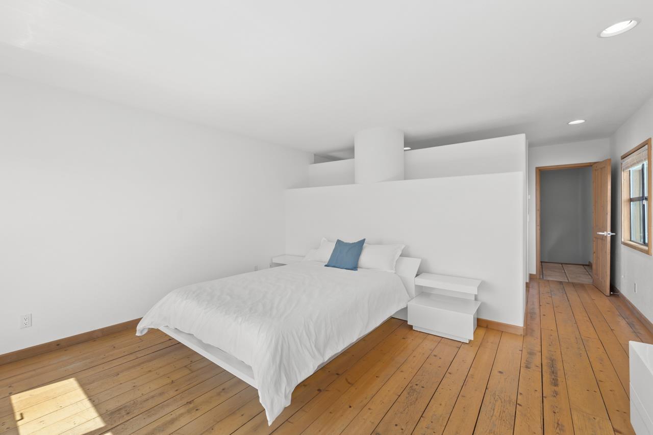 13102 13 AVENUE, Surrey