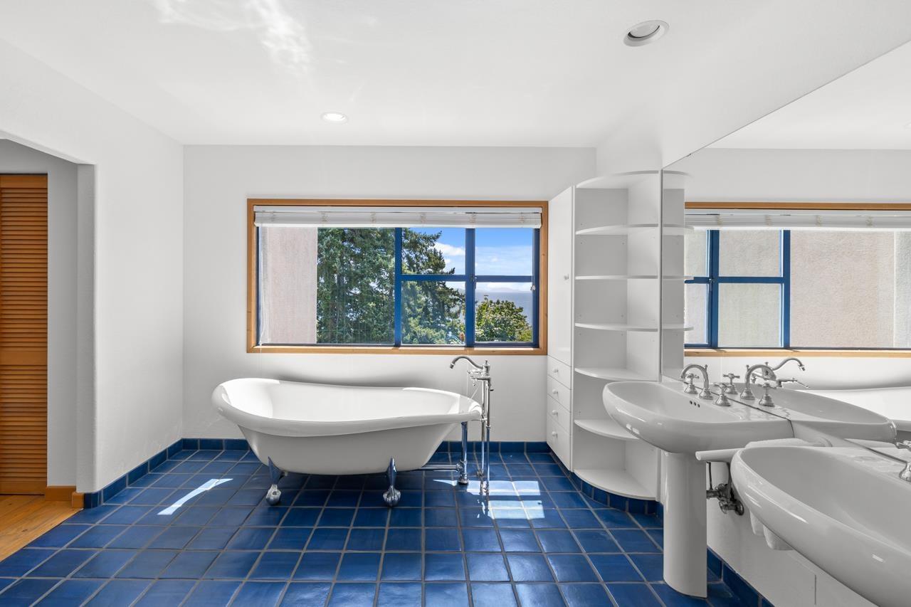 13102 13 AVENUE, Surrey