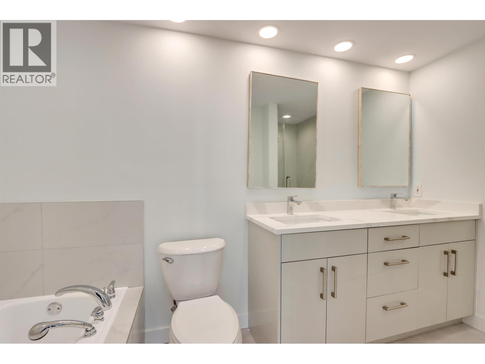 1203 140 E 14TH STREET, North Vancouver