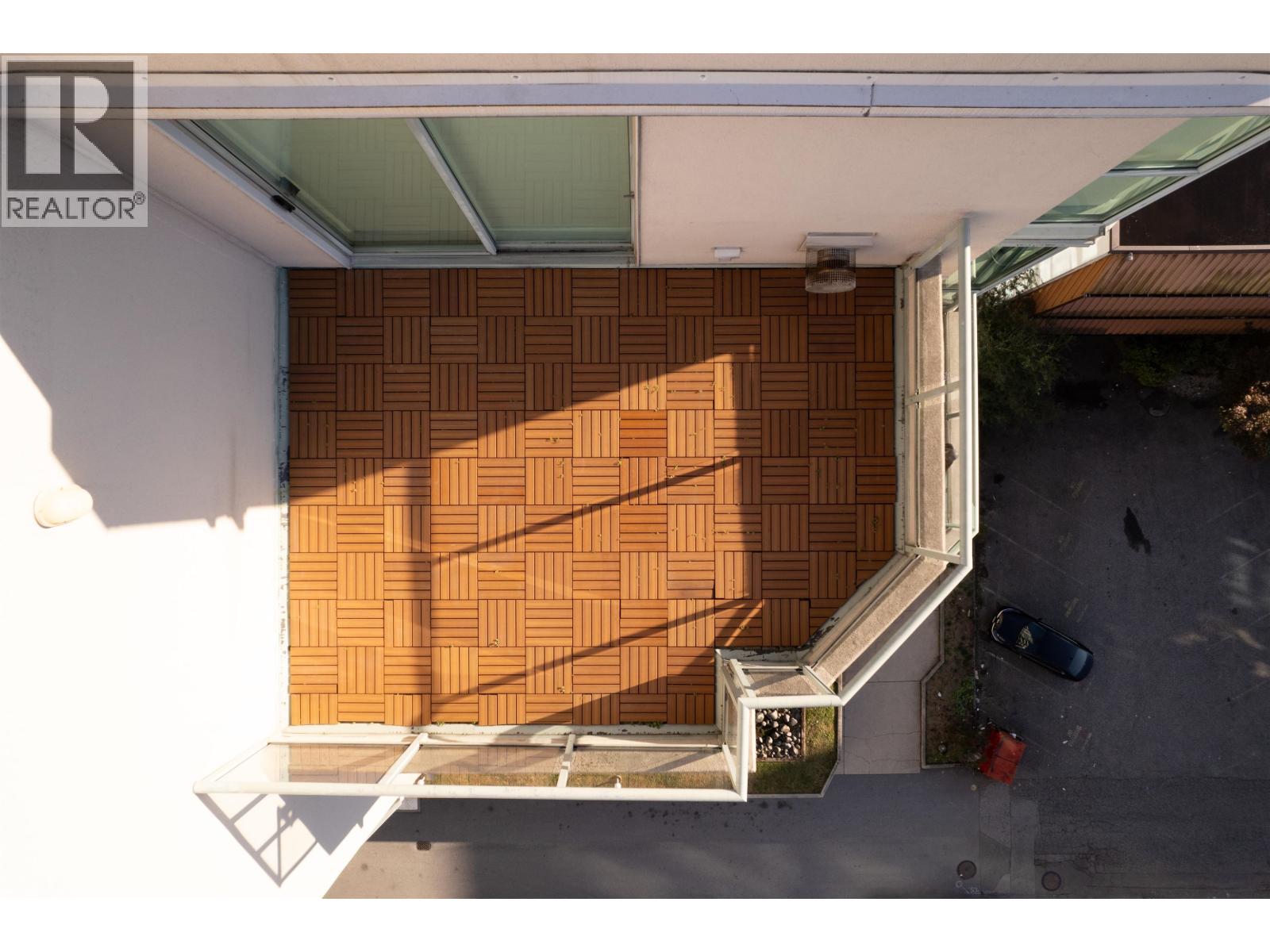 1203 140 E 14TH STREET, North Vancouver