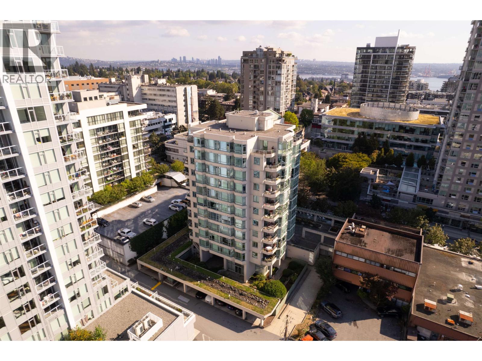 1203 140 E 14TH STREET, North Vancouver