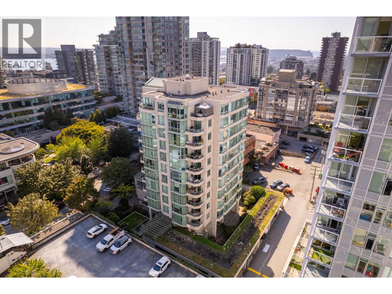 1203 140 E 14TH STREET, North Vancouver