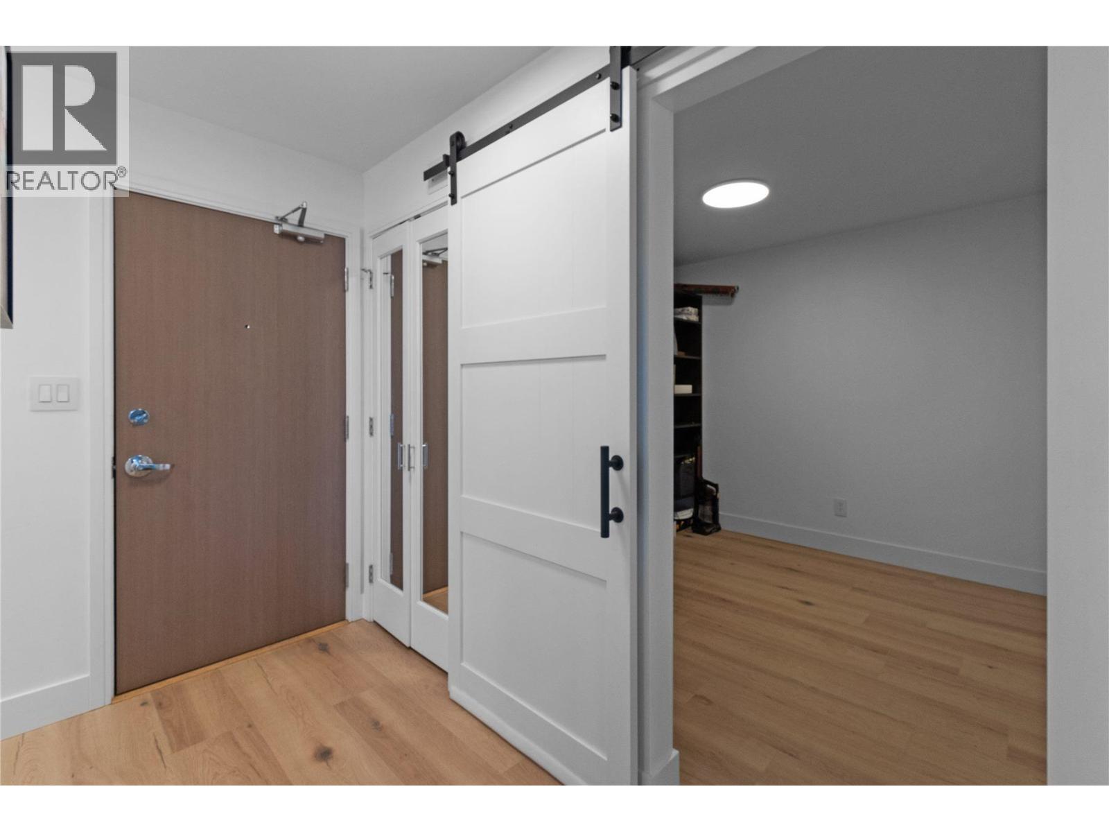 1102 4400 BUCHANAN Street - photo 2