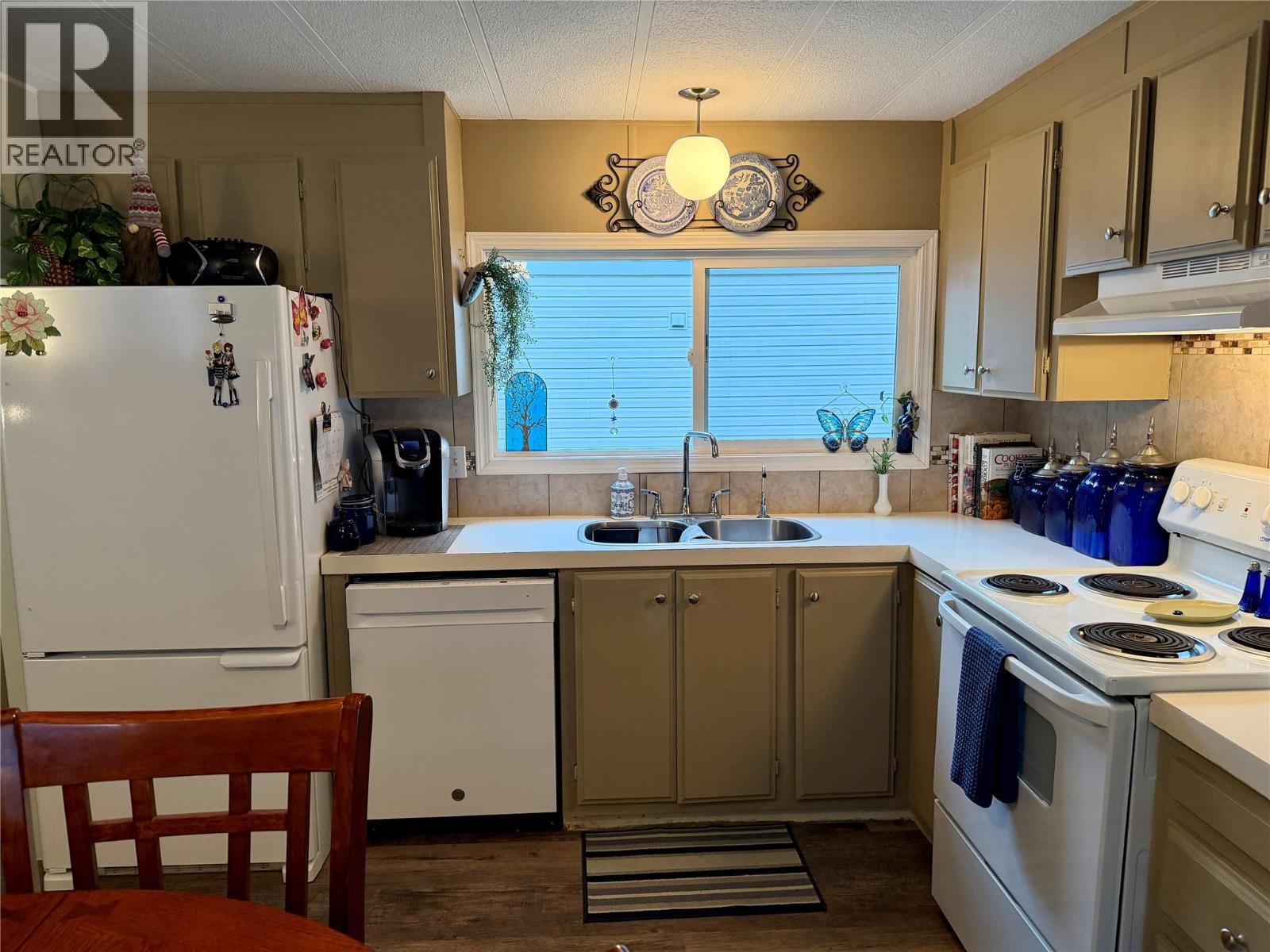 17 469 Main Street, Sicamous