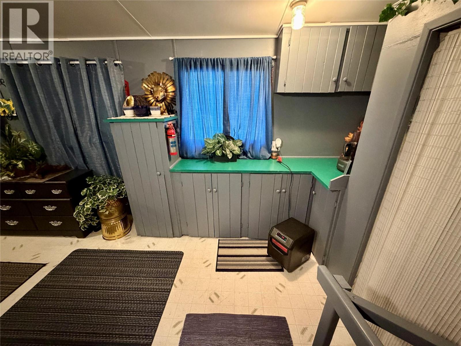 17 469 Main Street, Sicamous