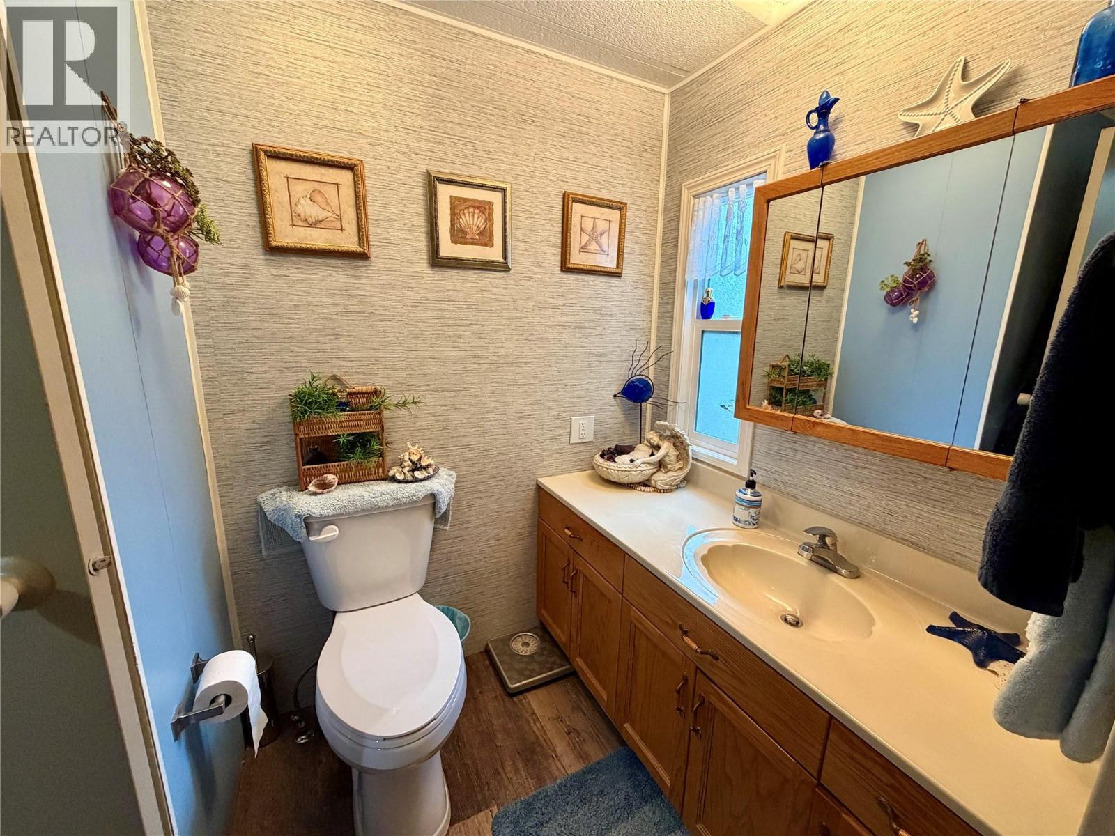 17 469 Main Street, Sicamous