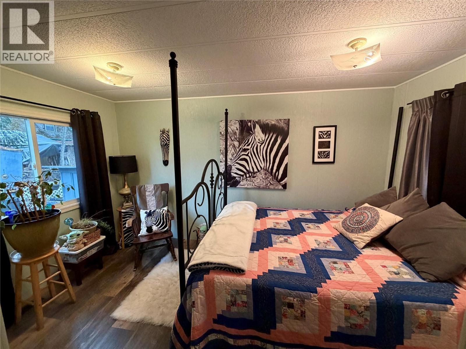 17 469 Main Street, Sicamous