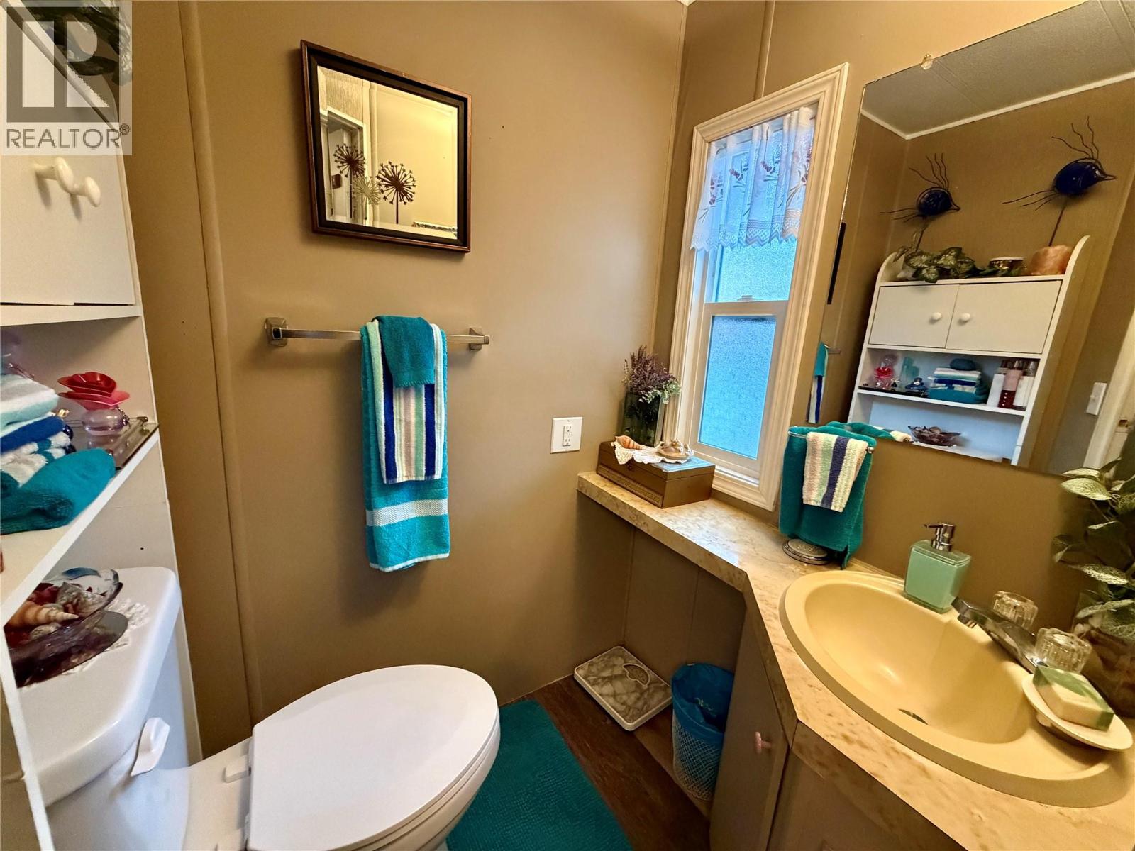 17 469 Main Street, Sicamous