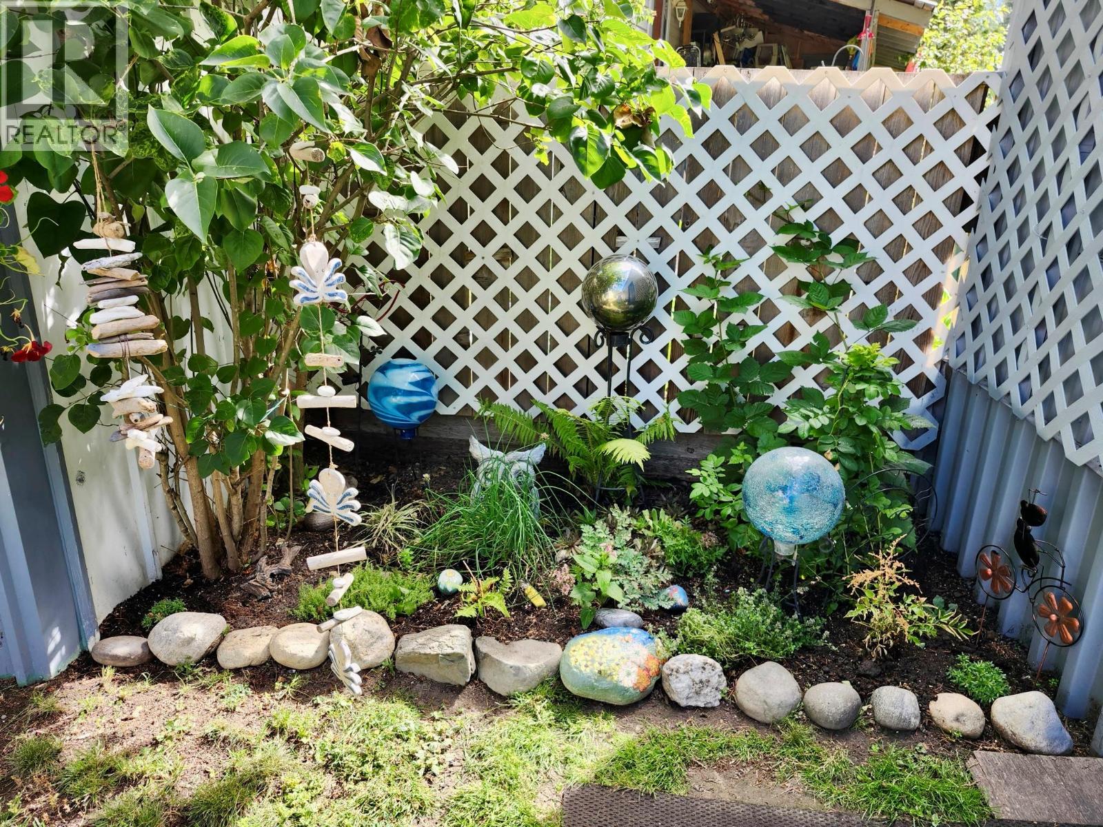 17 469 Main Street, Sicamous