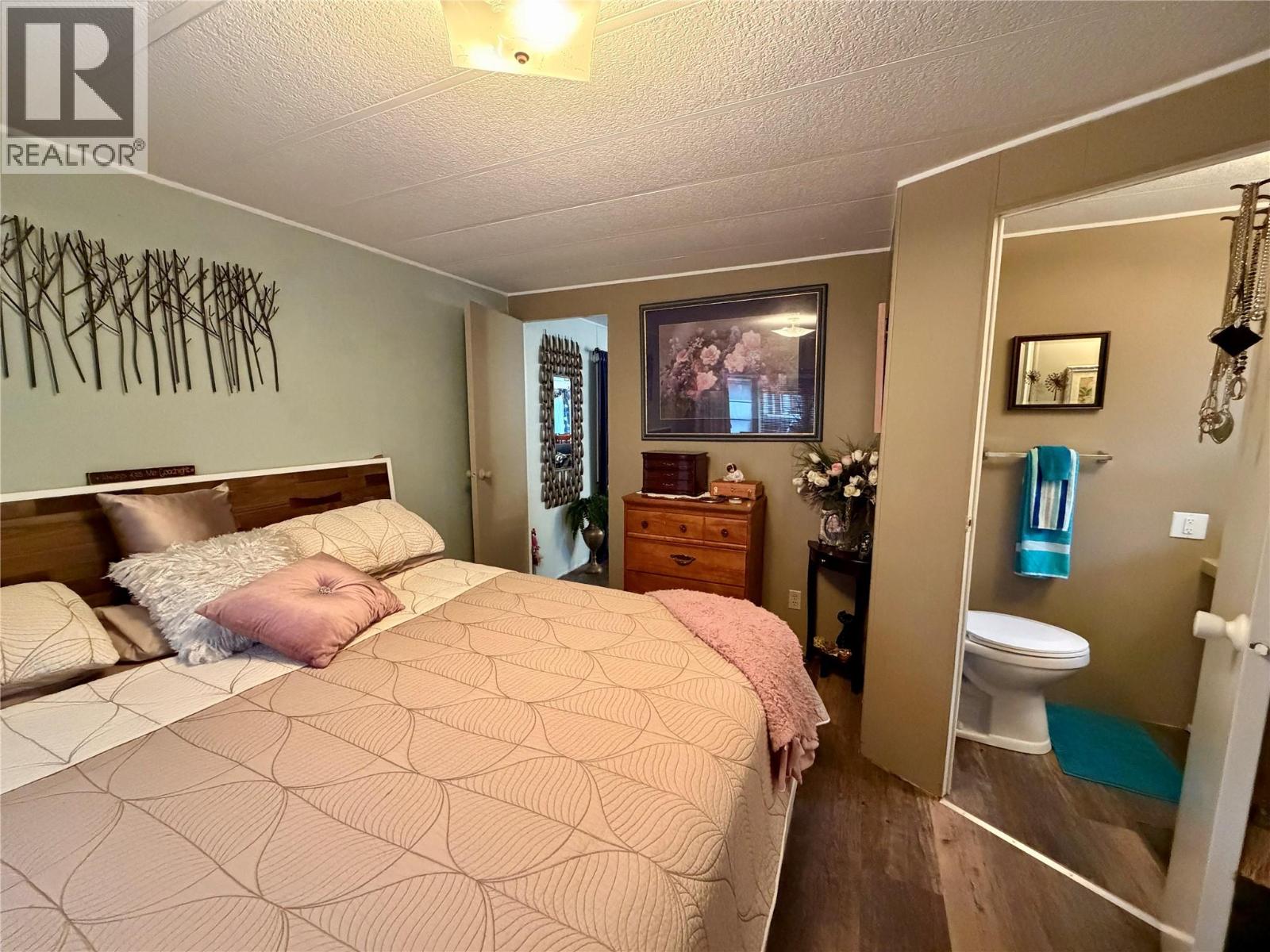 17 469 Main Street, Sicamous