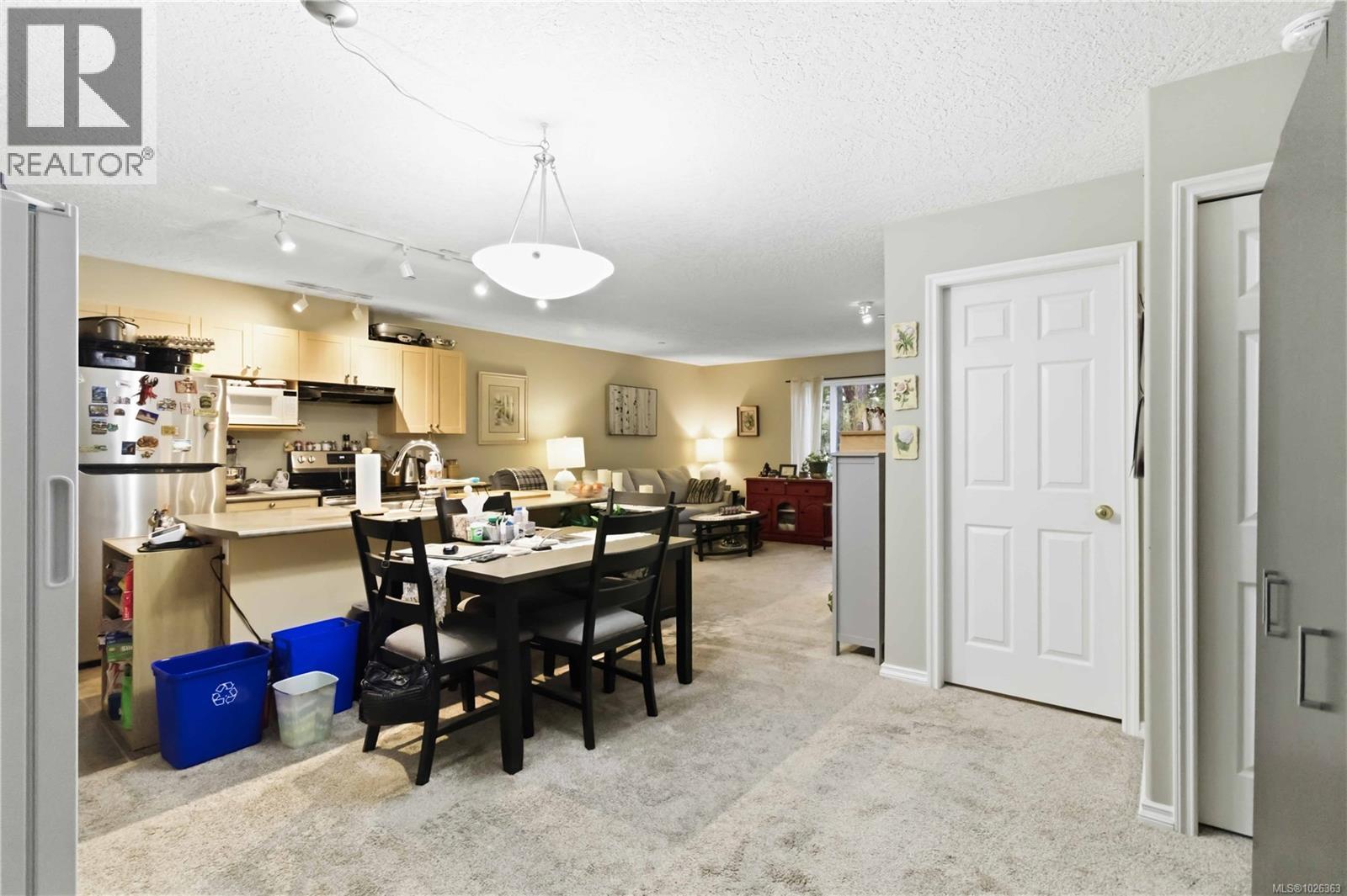 #204 893 HOCKLEY AVE - 14