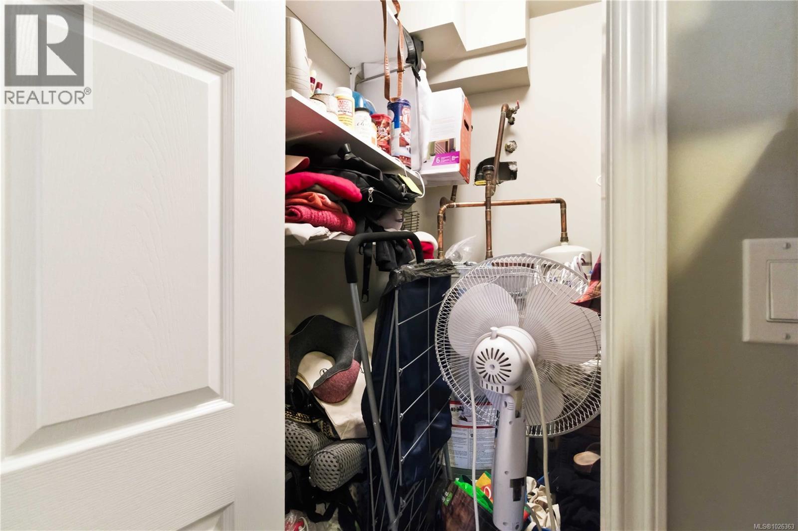 #204 893 HOCKLEY AVE - 23