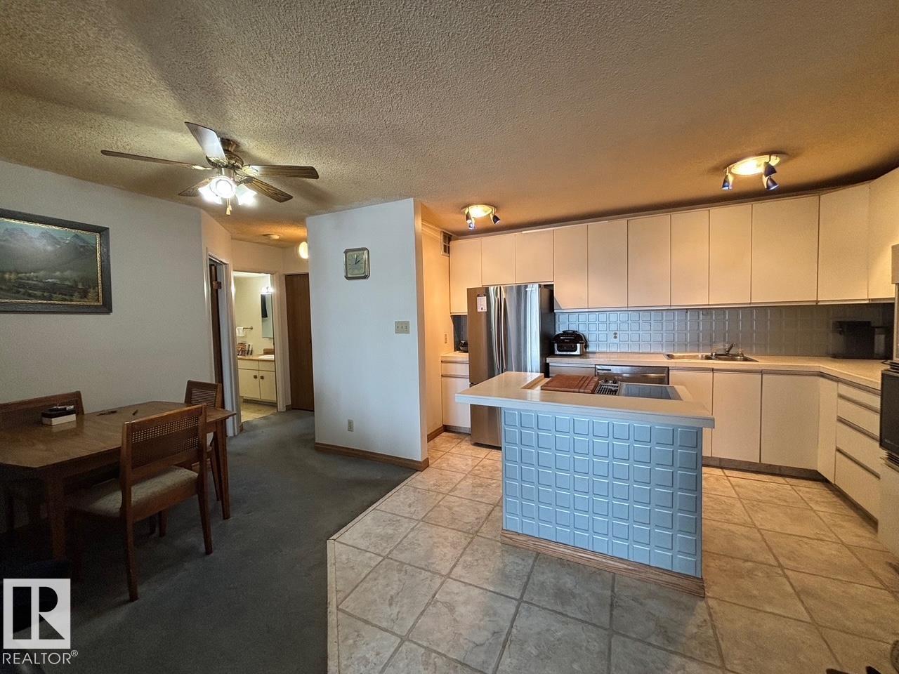 8043 Tudor Glen, St. Albert