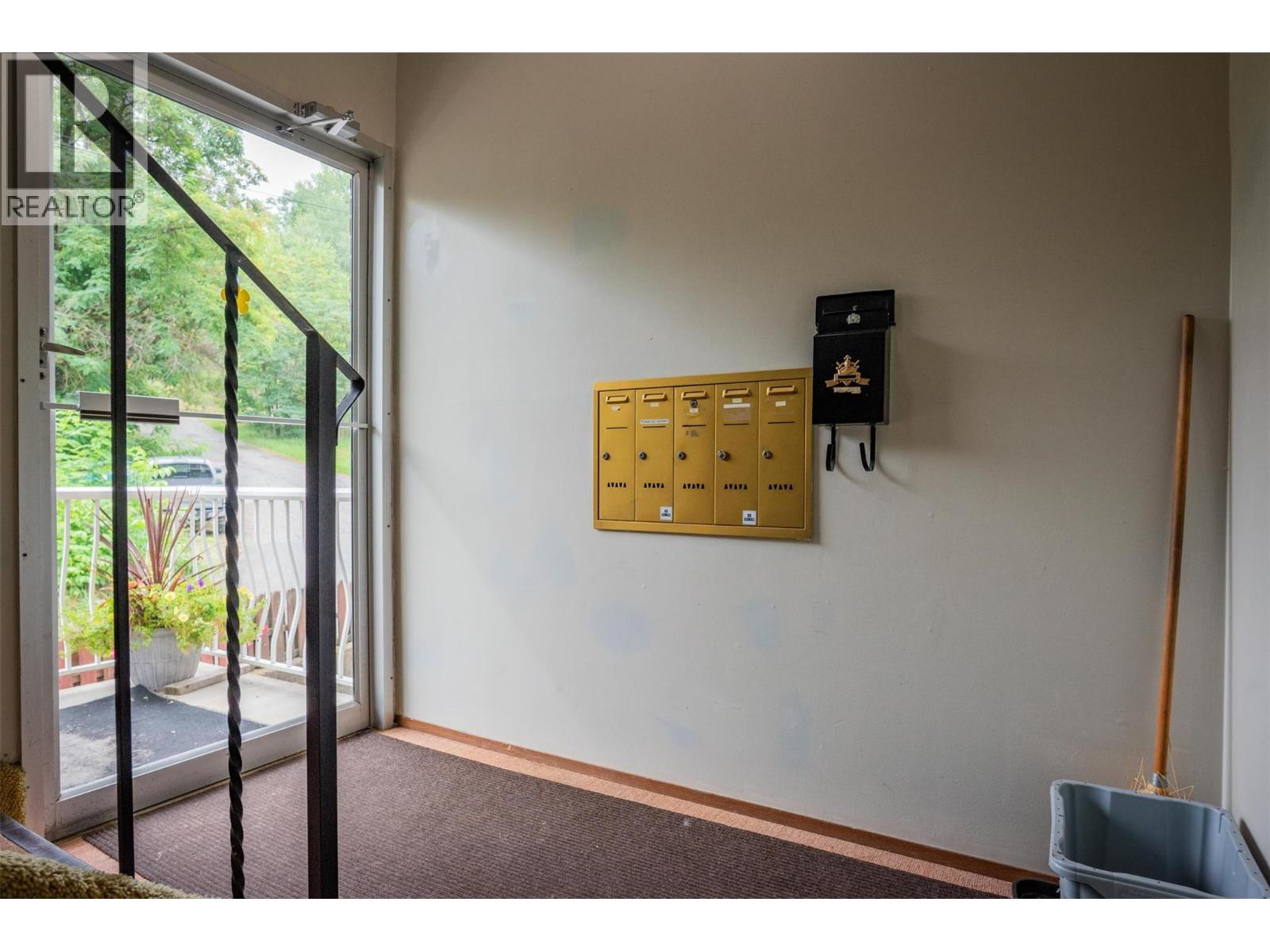 108 Colley Street - Photo 3 of 32, Warfield, British Columbia