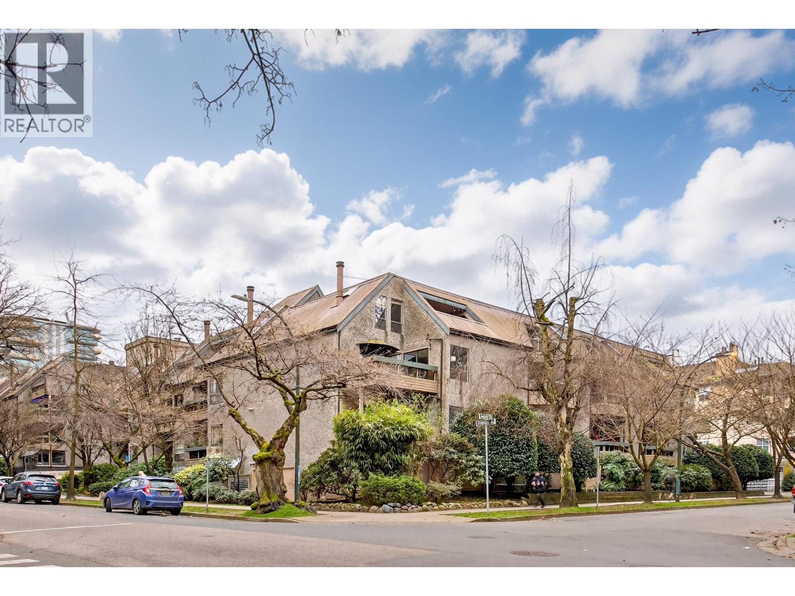 318 1500 PENDRELL STREET, Vancouver