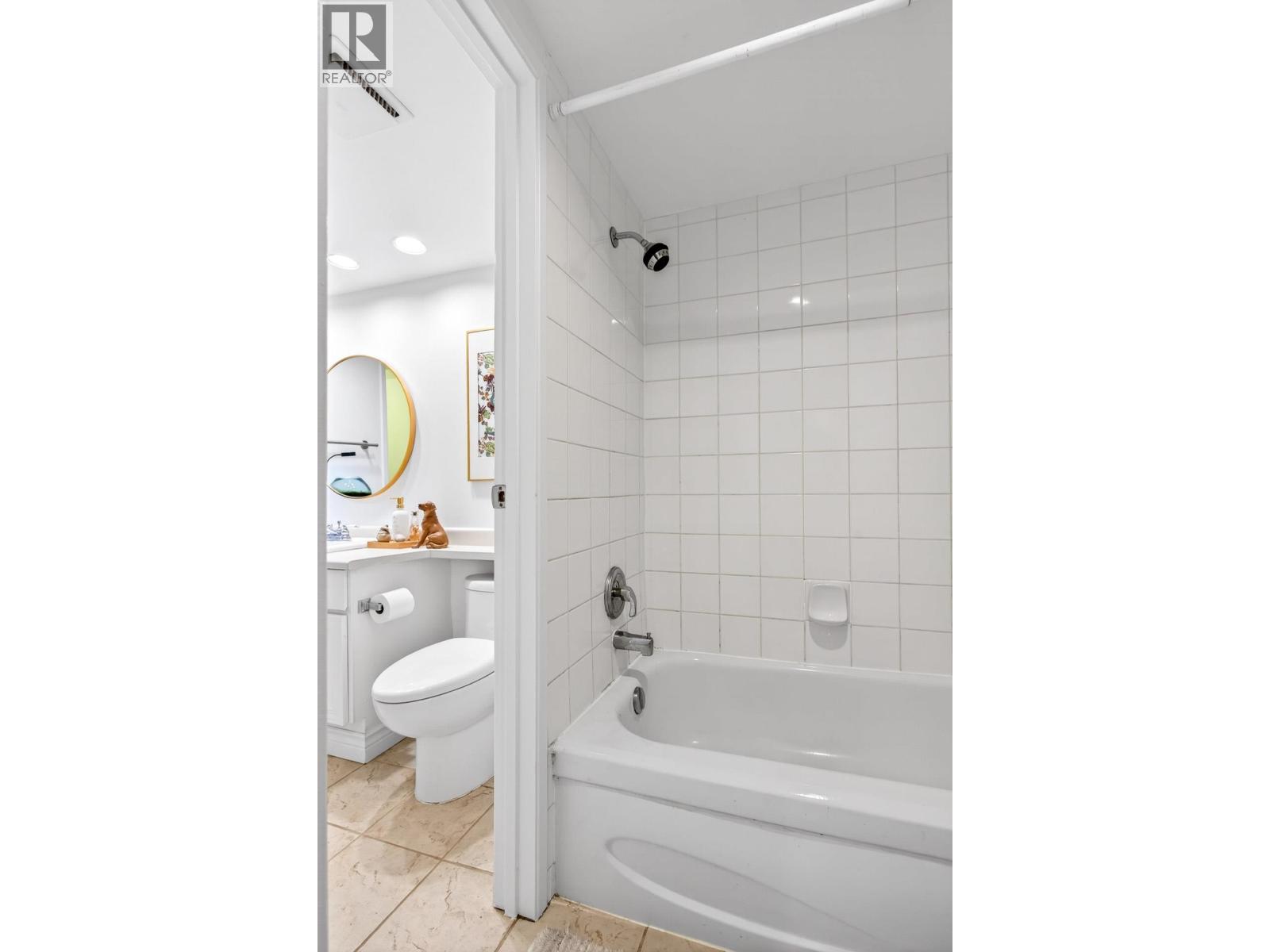 318 1500 PENDRELL STREET, Vancouver