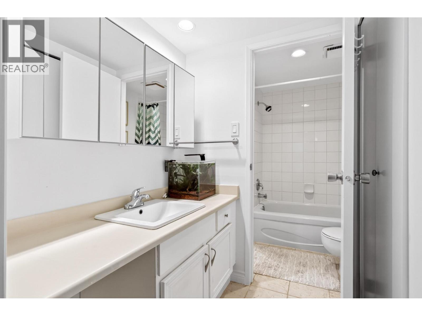 318 1500 PENDRELL STREET, Vancouver