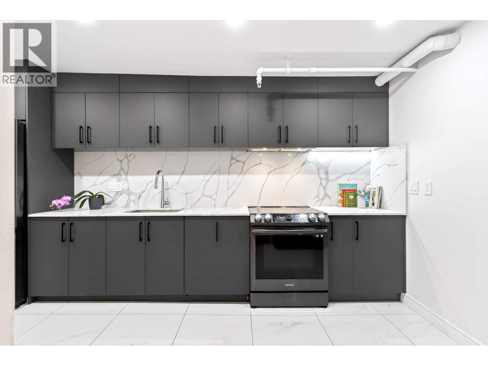 318 1500 PENDRELL STREET, Vancouver