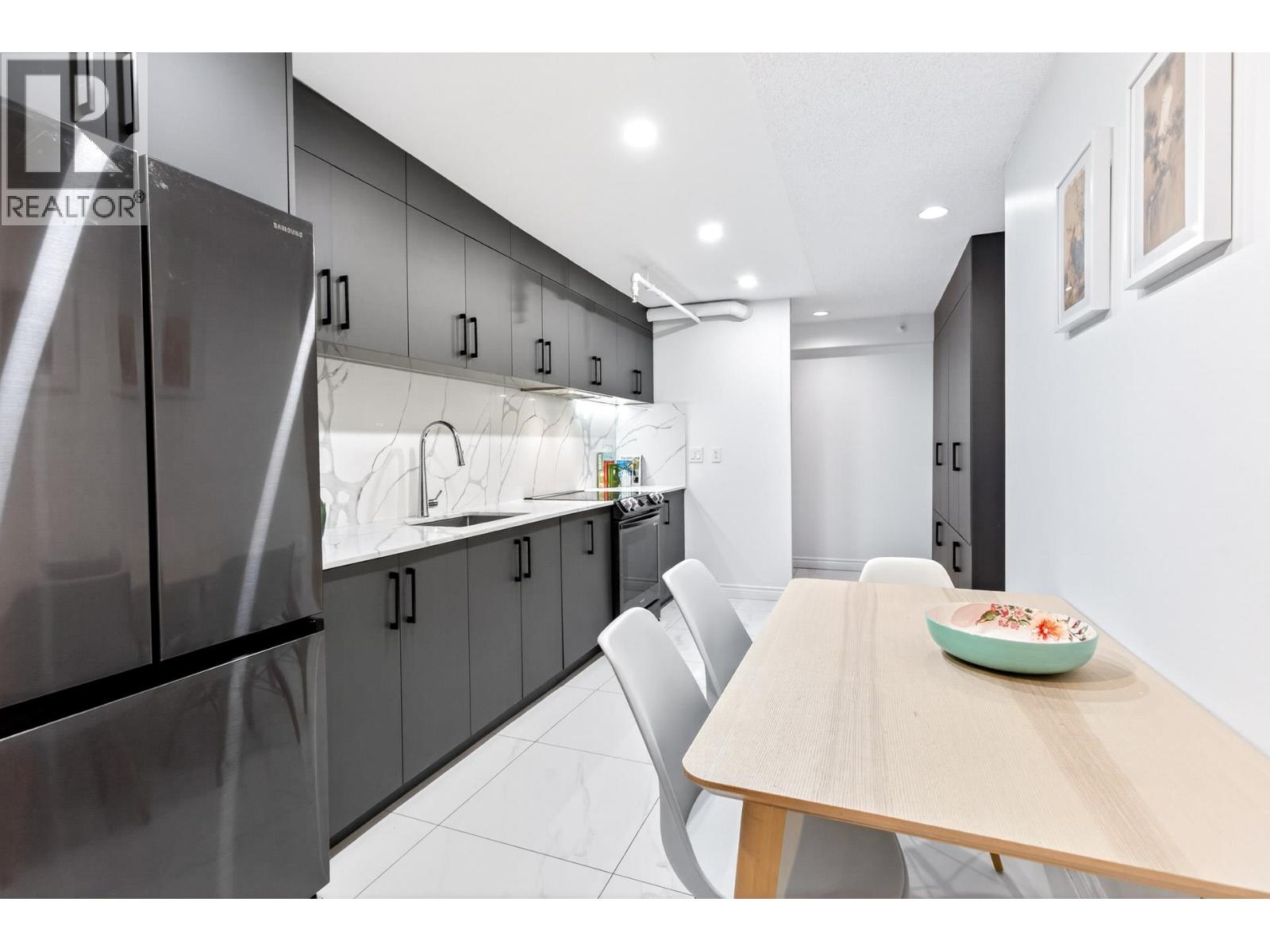 318 1500 PENDRELL STREET, Vancouver