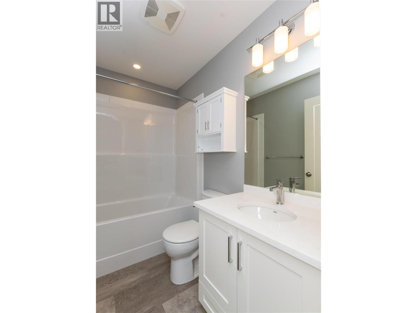 1 1910 11 Avenue Northeast, Salmon Arm