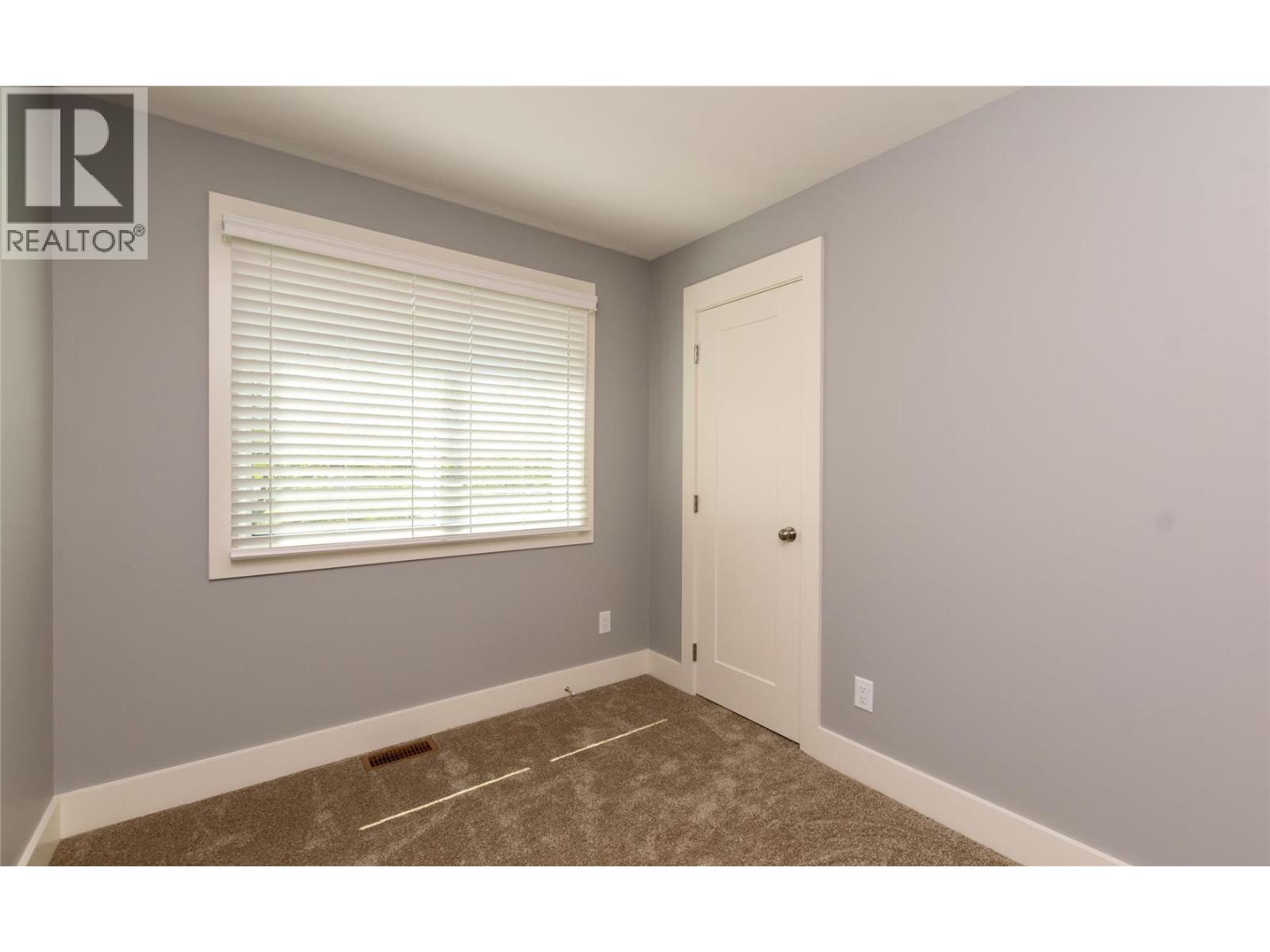 1 1910 11 Avenue Northeast, Salmon Arm