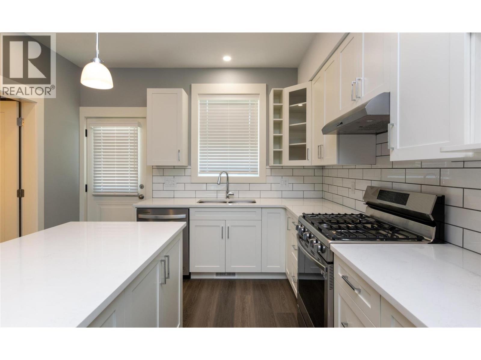 1 1910 11 Avenue Northeast, Salmon Arm