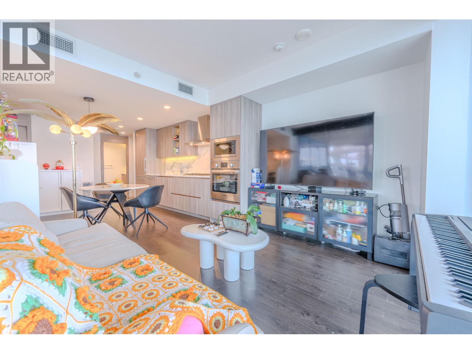 1602 4890 LOUGHEED HIGHWAY - Photo 3 of 40, Burnaby, British Columbia