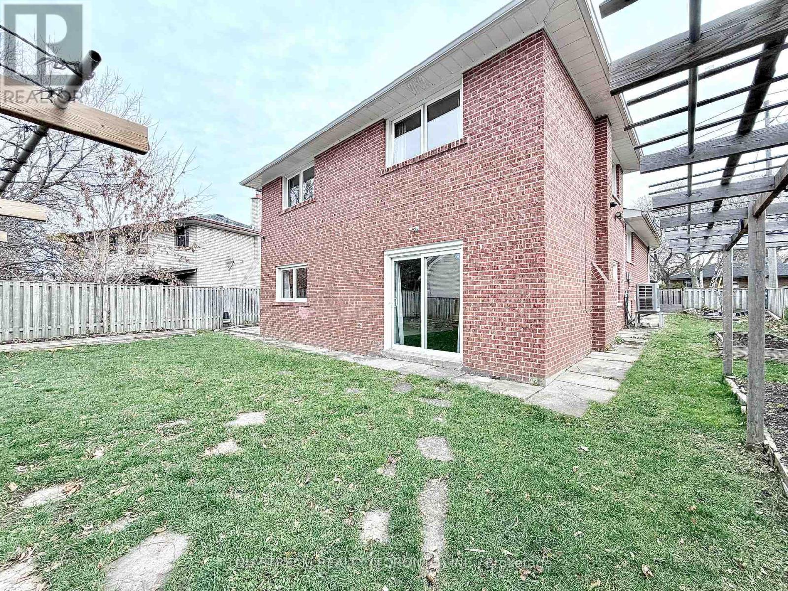 3 MOSEDALE CRESCENT - 38