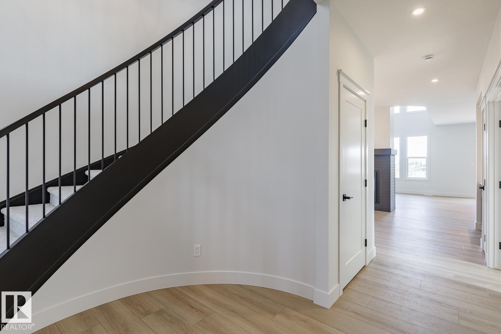 13113 212A ST NW - Photo 3 of 41, Edmonton, Alberta