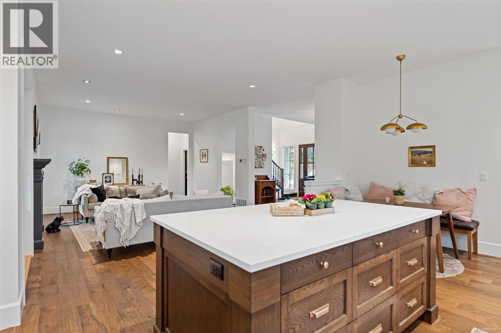  1727 Mary Place, Highlands