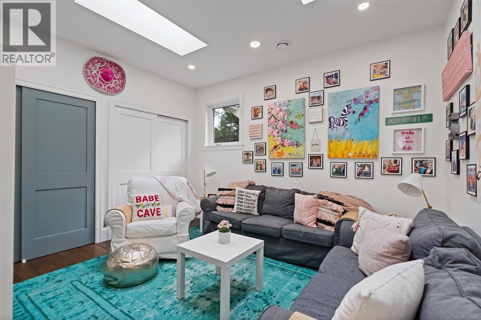  1727 Mary Place, Highlands