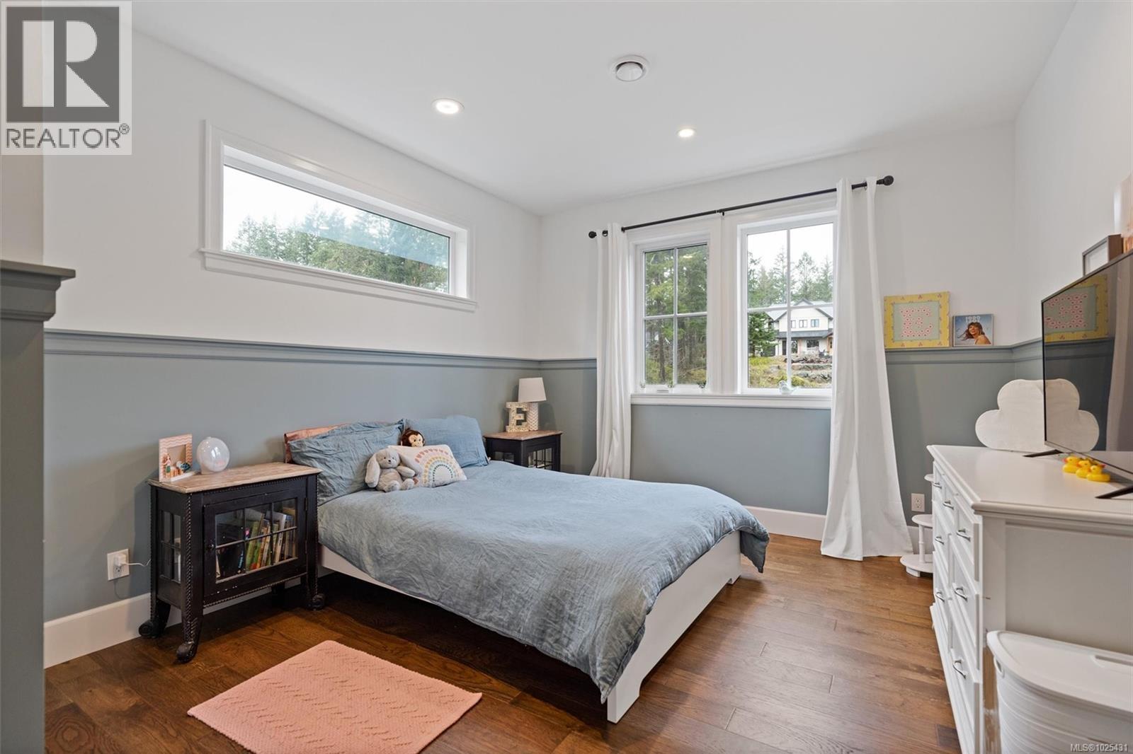  1727 Mary Place, Highlands