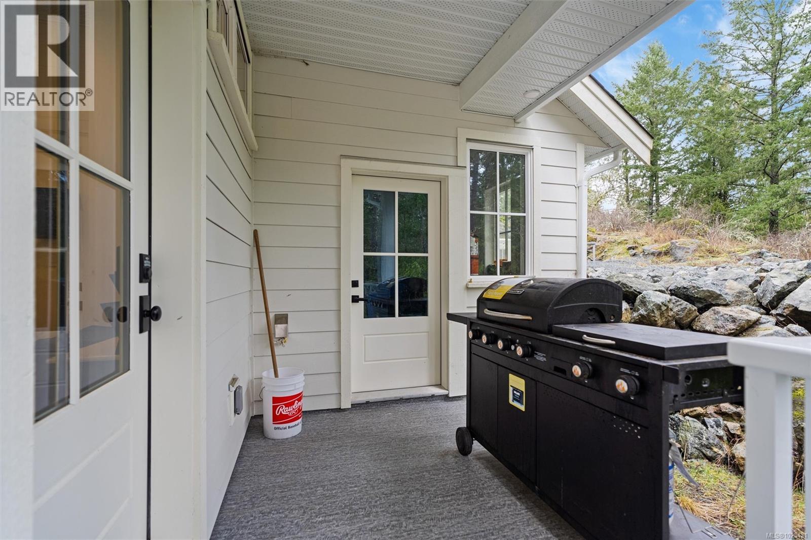  1727 Mary Place, Highlands