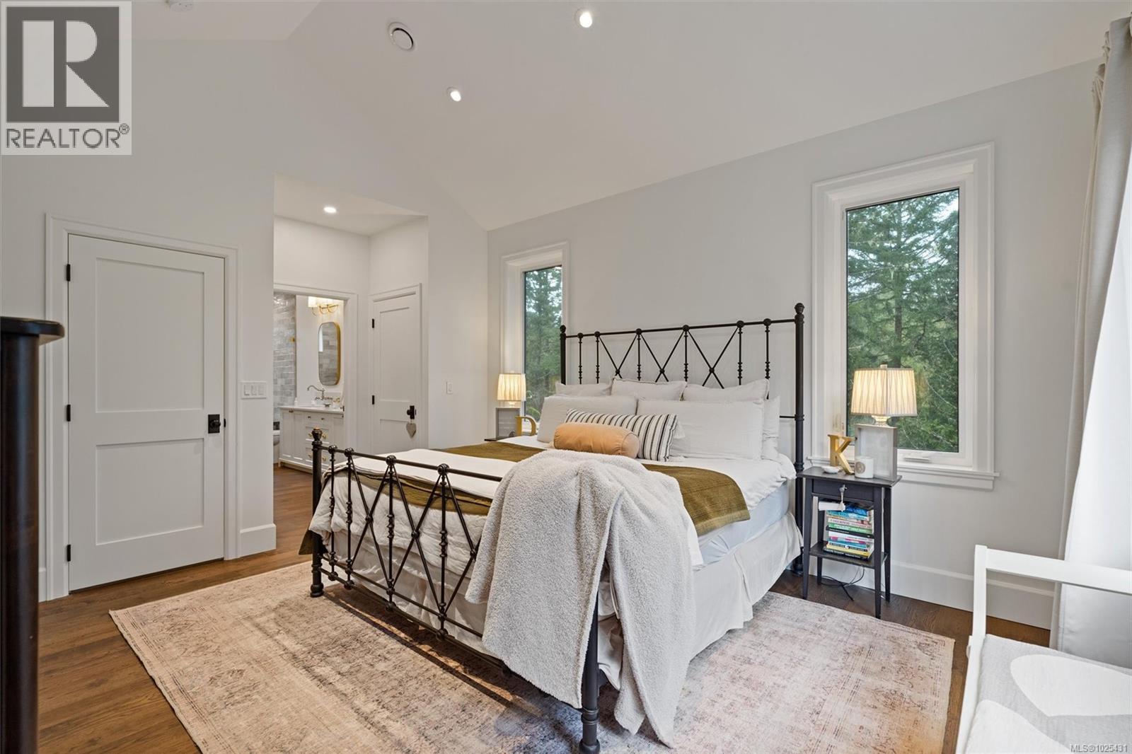  1727 Mary Place, Highlands