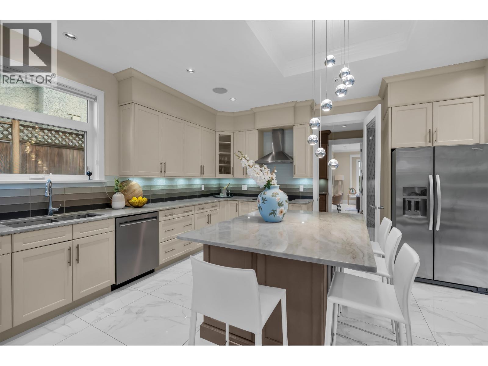 8168 HUNTER STREET, Burnaby